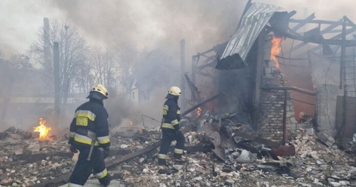 Ucraina, bombardamento 6 morti e 11 feriti. Russia minaccia GB