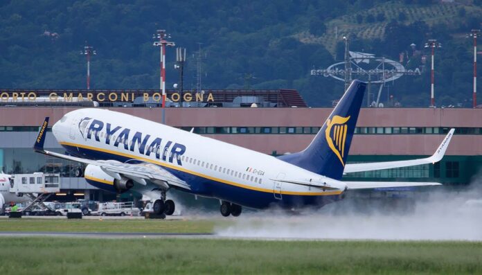 Volo Ryanair da Bologna dirottato in Lussemburgo